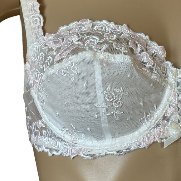 Vintage early 90s Lise Charmel retired style pink and white floral romantic bra - Picture 5 of 14